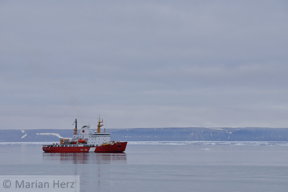 330PR Icebreaker and Somerset Island