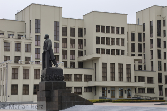 10Min Lenin Statue and House of Government (1)