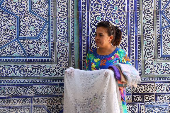 77Khi Woman Selling shawls
